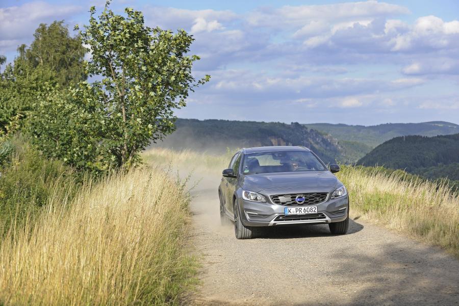  Volvo V60 T5 Cross Country 2015 года  (фото 14 из 38)